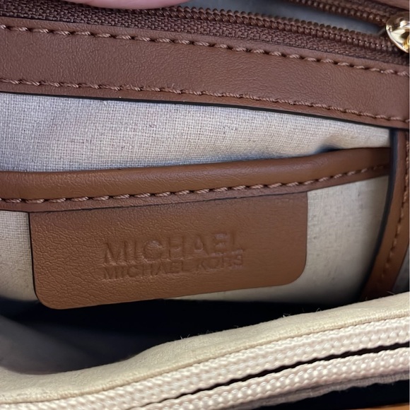 Michael Kors Vivian Handbag - Picture 5 of 9